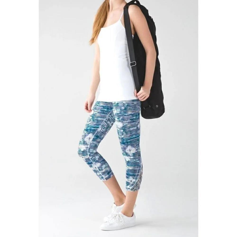 Lululemon True Self Crop II Blurry Belle Multi Leggings Sz 2 Mid Rise Yoga Capri